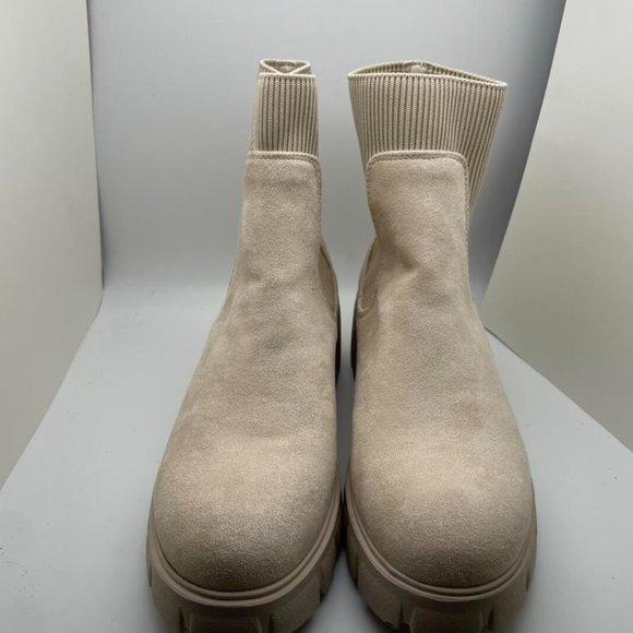 CUSHIONAIRE Women's STRETCH slip on Chelsea boot CREAM 7.5 - Picture 3 of 6